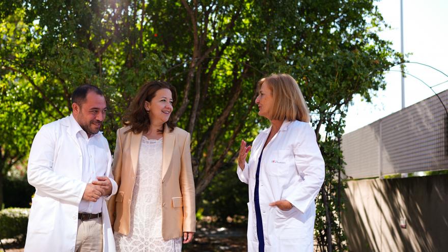 Fátima Matute en un momento de su visita al Centro de Transfusión de la Comunidad de Madrid