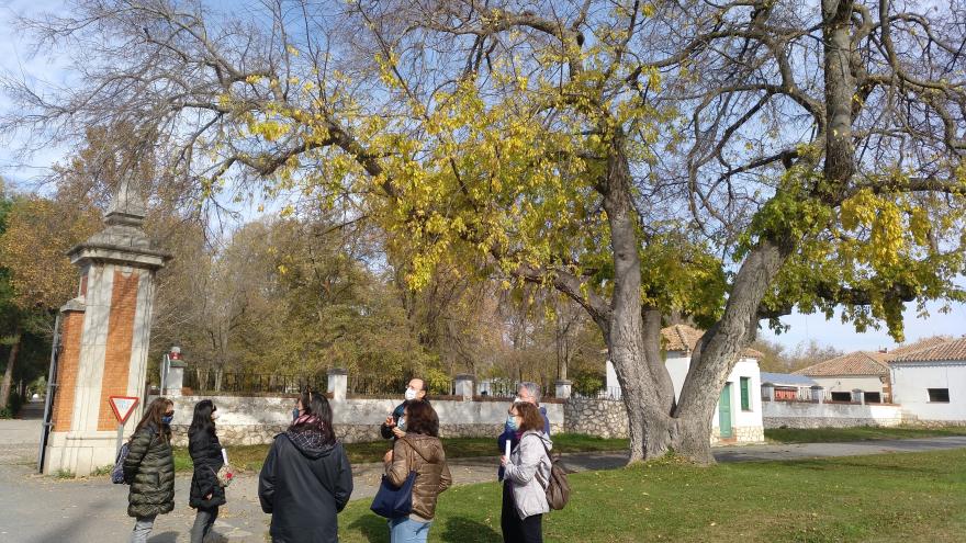 Grupo en la pradera de la finca El Encín