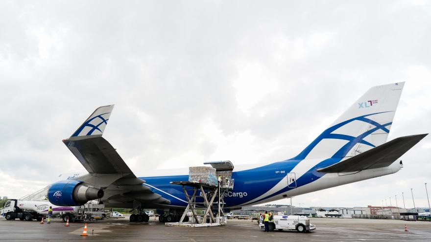 Un avión con material sanitario para hacer frente al COVID19