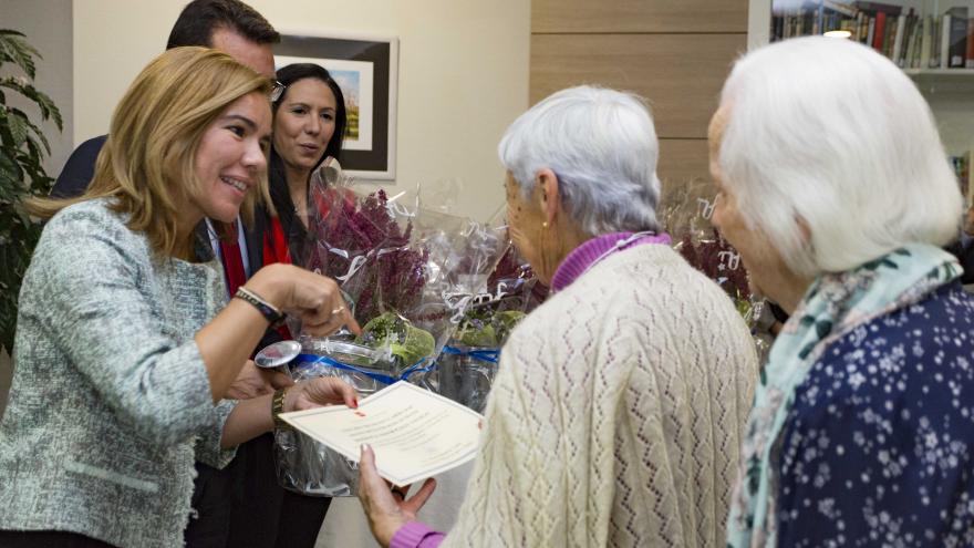 La viceconsejera, Miriam Rabaneda, ha entregado hoy los premios del certamen ‘Decorando el Jardín’