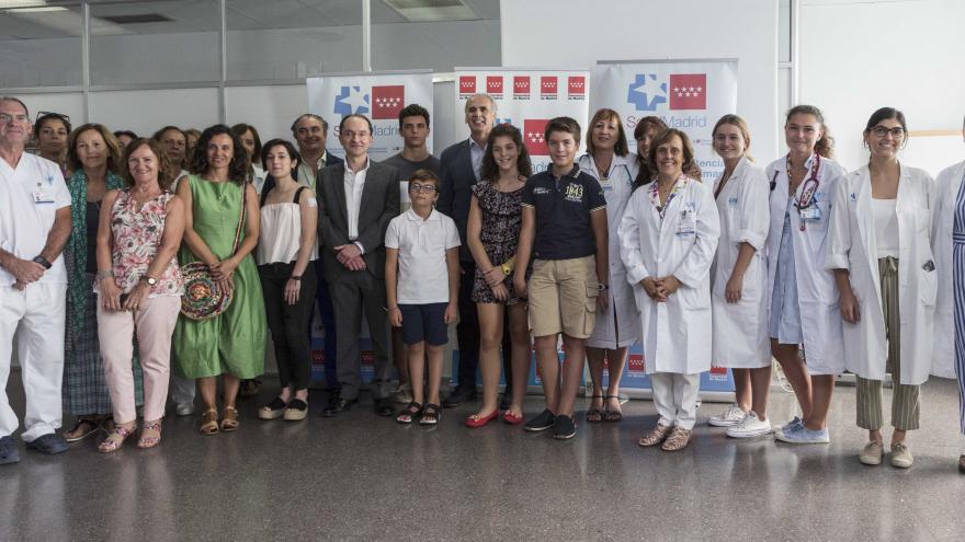 Enrique Ruiz Escudero acude a una consulta de vacunación del Centro de Salud Barrio del Pilar, en Madrid