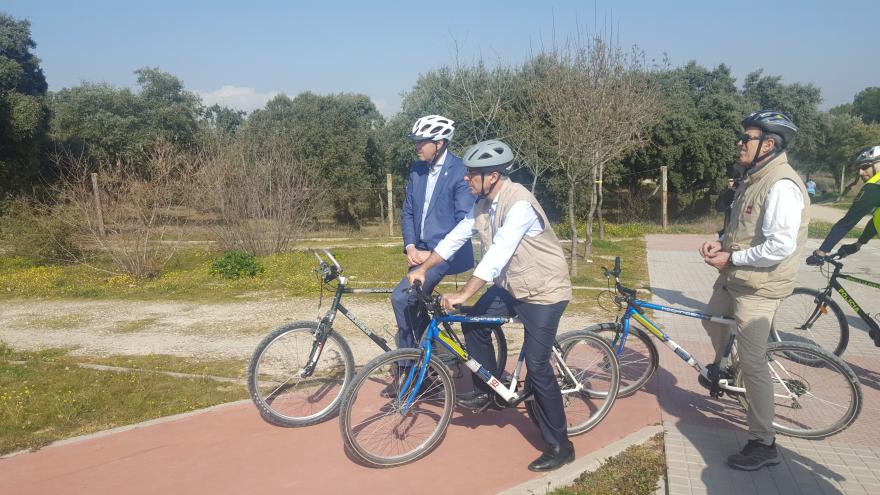 Carlos Izquierdo durante la visita