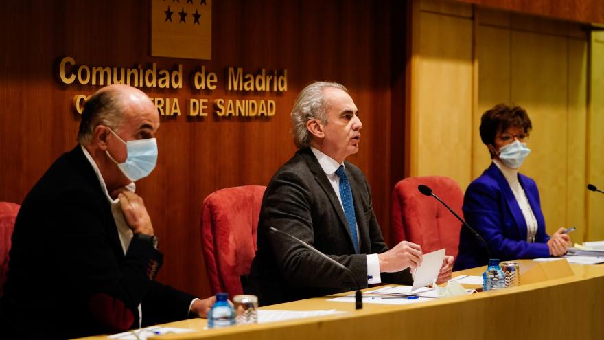 Enrique Ruiz Escudero, Antonio Zapatero y Elena Andradas, en rueda de prensa