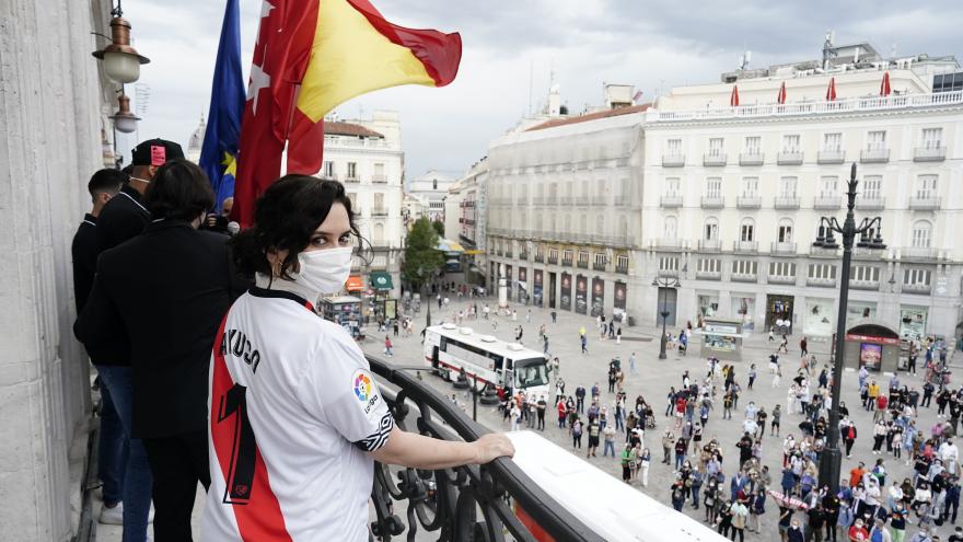Isabel Díaz Ayuso ha recibido al Rayo Vallecano en la Real Casa de Correos