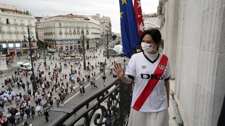 Isabel Díaz Ayuso ha recibido al Rayo Vallecano en la Real Casa de Correos