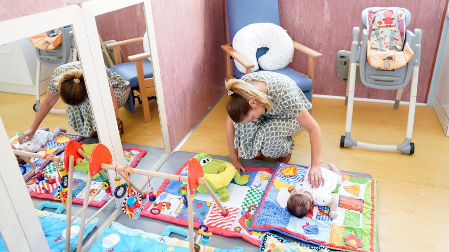La consejera Ana Dávila durante su visita a la Residencia pública de Primera Infancia Rosa