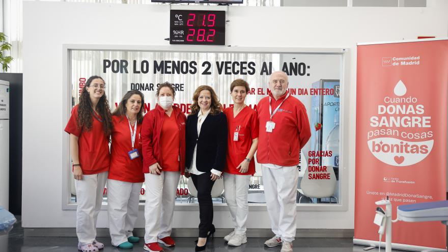 La consejera Fátima Matute durante su visita al Centro de Transfusión