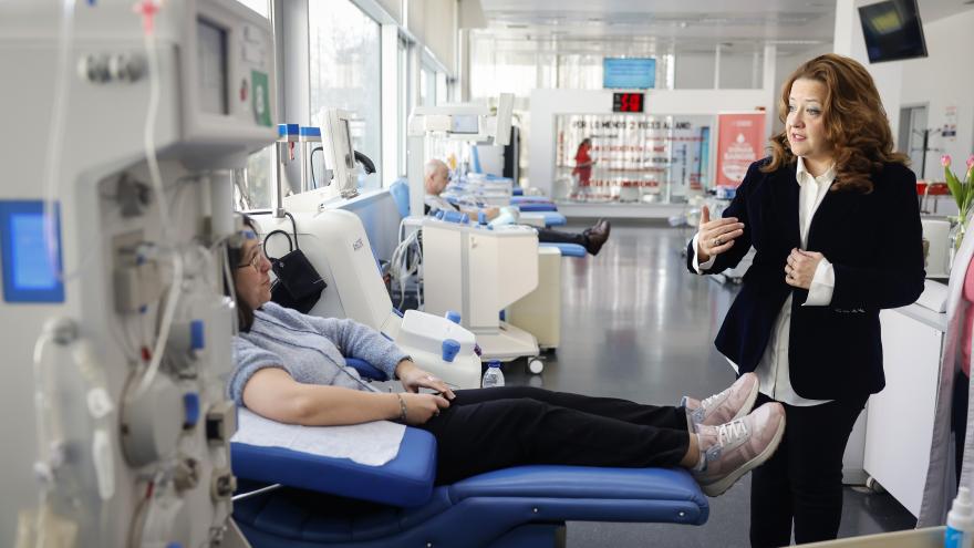 La consejera Fátima Matute durante su visita al Centro de Transfusión