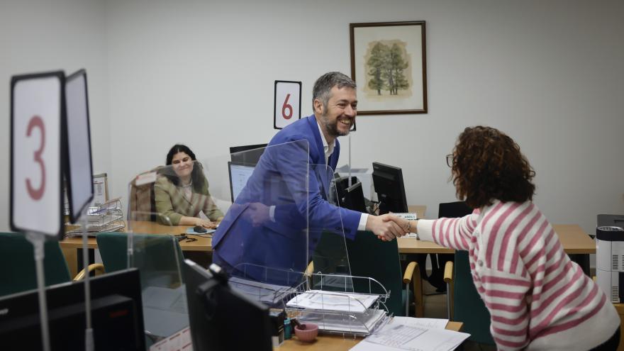 El consejero Miguel Ángel García Martín durante su visita a la sede del Registro de Uniones de Hecho