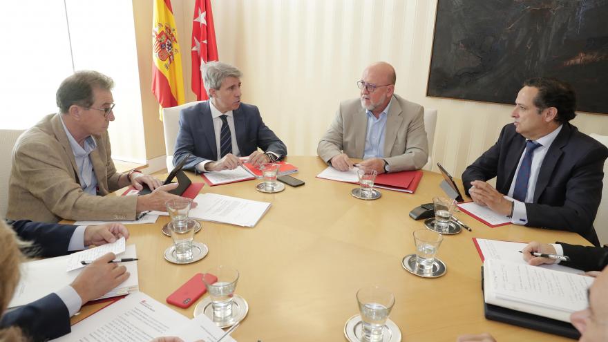 El presidente regional, Ángel Garrido, firma la prórroga de la Estrategia Madrid por el Empleo con los sindicatos UGT, CC OO y la patronal CEIM 