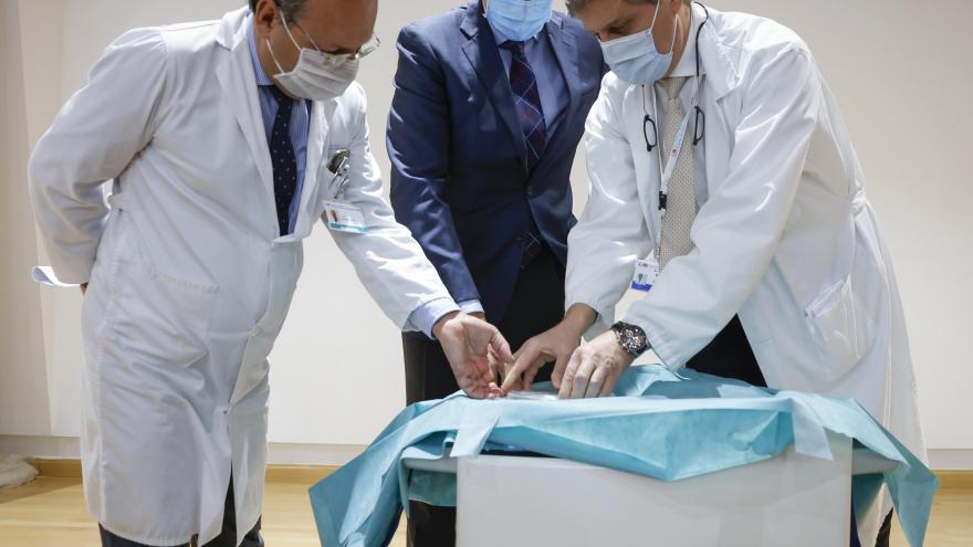 El consejero de Sanidad en funciones ha presentado el dipositivo X-vivo cardiaco puesto en marcha en el Hospital Puerta del Hierro