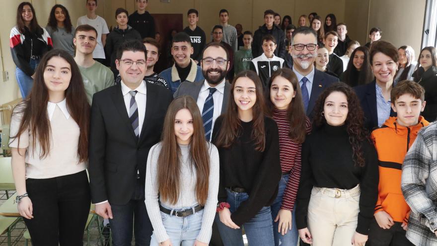 El consejero de Economía ha presentado la fase autonómica del concurso escolar ‘Consumópolis15’