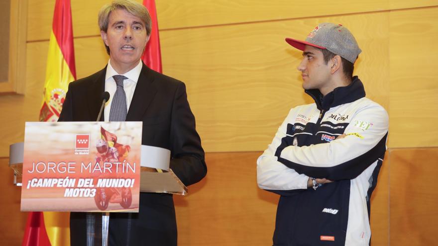 Imagen de cabecera #0 de la página de "Garrido recibe a Jorge Martín, primer madrileño campeón del Mundo de Motociclismo"