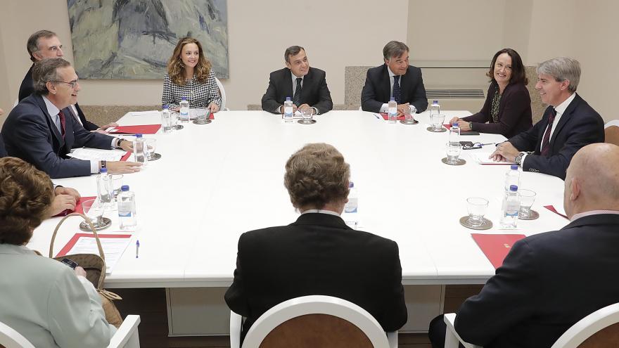 Ángel Garrido reunido con la junta directiva de la Unión Interprofesional de la Comunidad de Madrid (UICM)