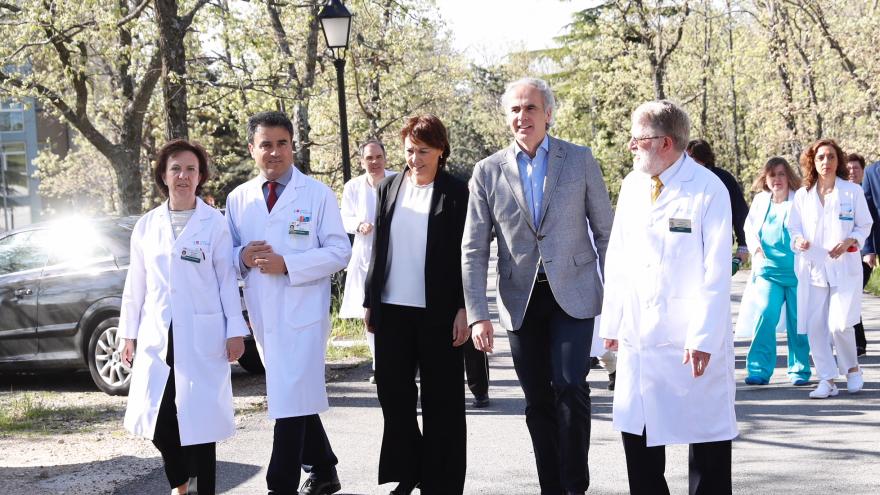 Enrique Ruiz Escudero visita Hospital 