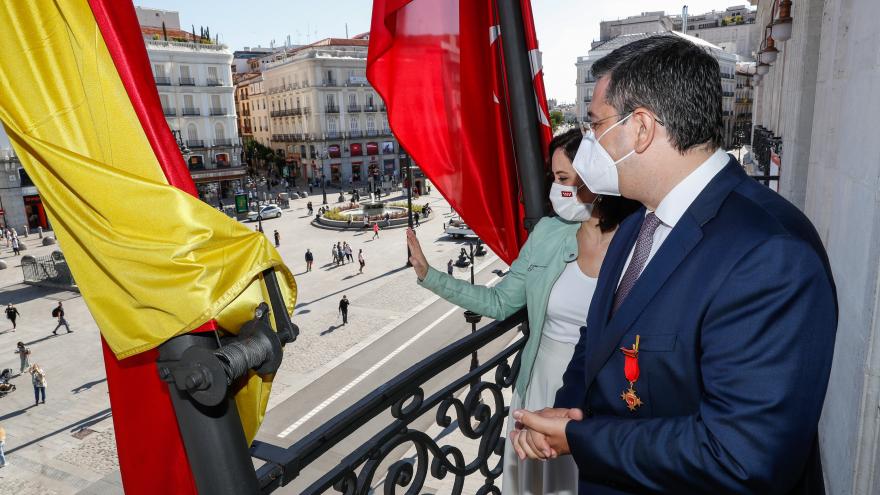 Isabel Díaz Ayuso ha recibido en la Real Casa de Correos al presidente del CDR, Apostolos Tzitzikostas