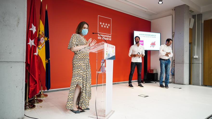 Marta Rivera durante la presentación de la 33a Vuelta Ciclista la Comunidad de Madrid sub 23