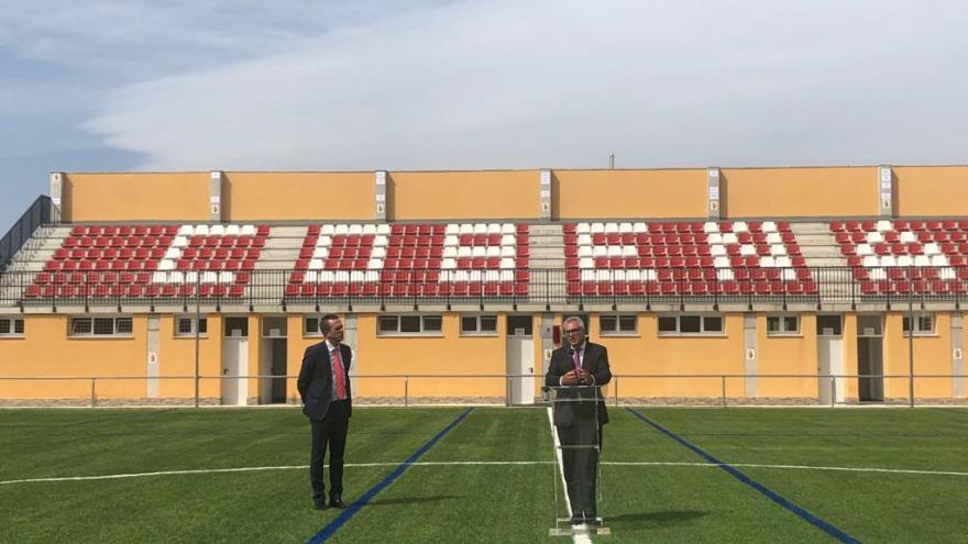 Carlos Izquierdo durante su visita a Cobeña