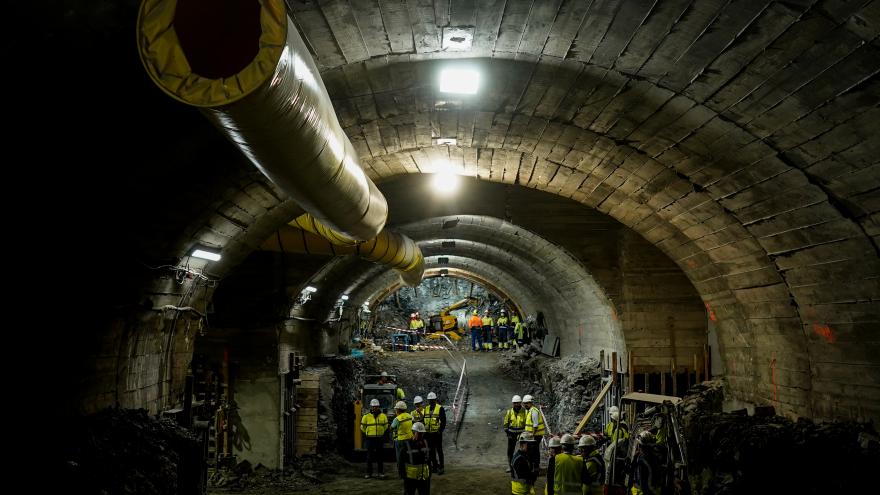 David Pérez durante su visita a las obras de ampliación de la línea 3 de Metro