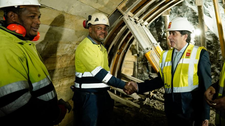 David Pérez durante su visita a las obras de ampliación de la línea 3 de Metro