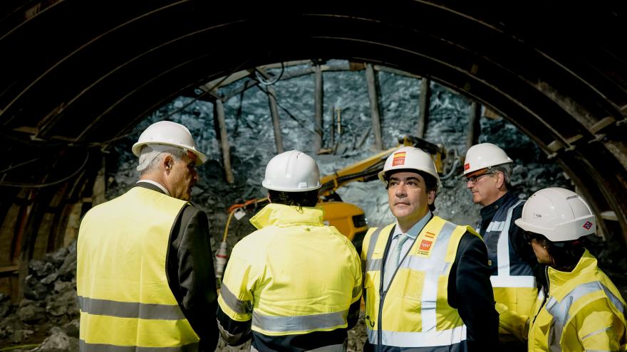David Pérez durante su visita a las obras de ampliación de la línea 3 de Metro