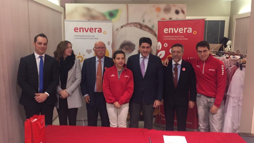 David Pérez durante la firma del convenio con el Grupo Envera 