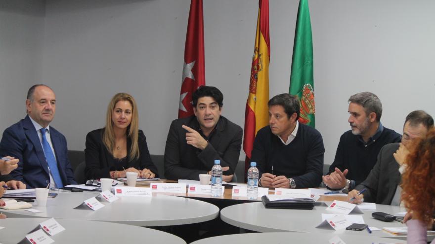 David Pérez durante la reunión con los alcaldes del sureste