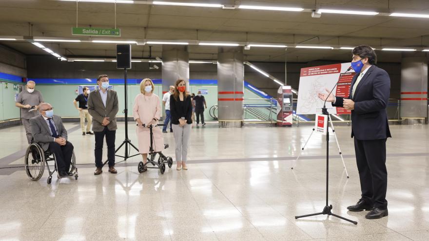 David Pérez y Concepción Dancausa durante la presentación del Plan de Accesibilidad e Inclusión 2021-2028
