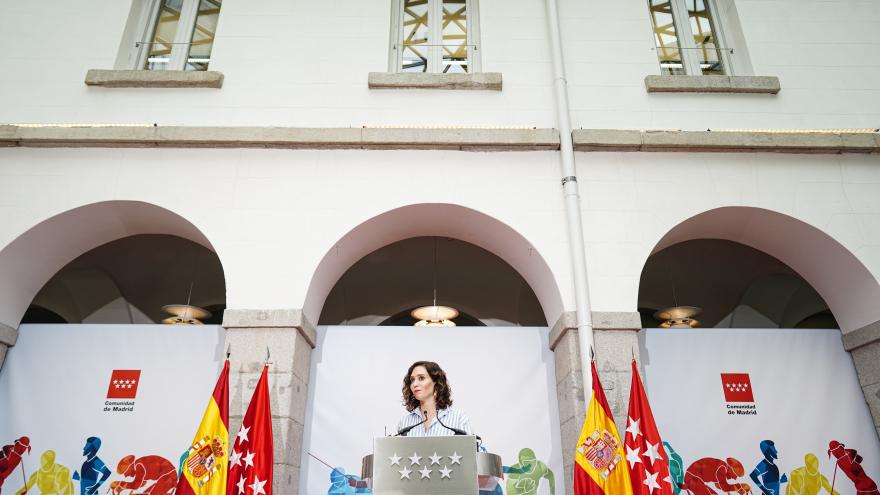 Díaz Ayuso recibe el título de Maratoniana de Honor 2021 por su entrega y trabajo por Ma-drid Primer plano de la presidenta interviniendo