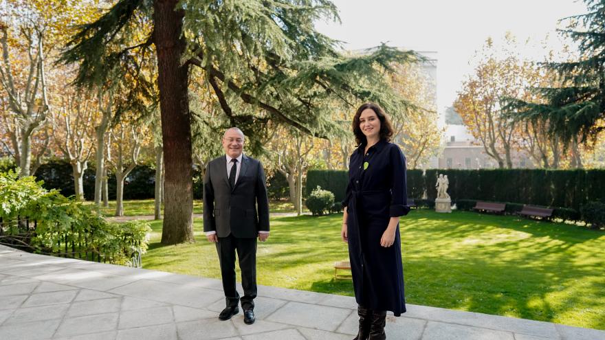 Díaz Ayuso con el embajador de Francia