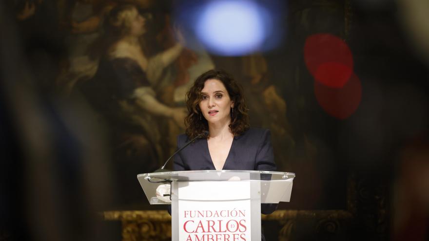 La presidenta interviniendo en el atril