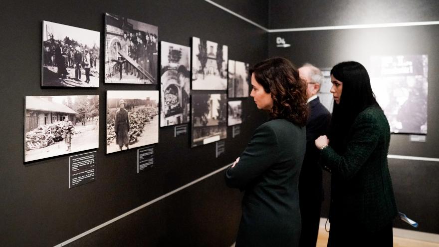 La presidenta en su recorrido por el museo