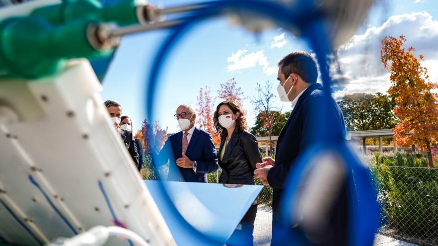La presidenta recorriendo las instalaciones