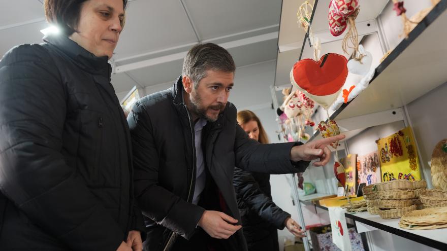 Los consejeros Miguel Ángel García Martín y Ana Dávila durante la inauguración de la Casita Solidaria de Pontejos
