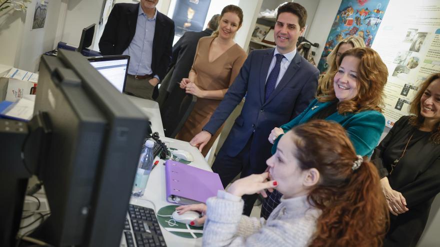 Los consejeros recorriendo el centro