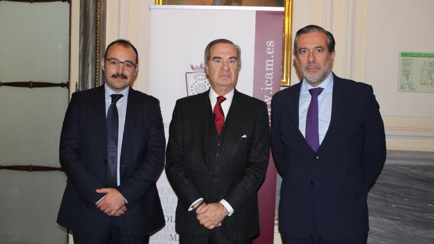 Enrique López y Manuel Giménez durante la reunión con el decano del ICAM