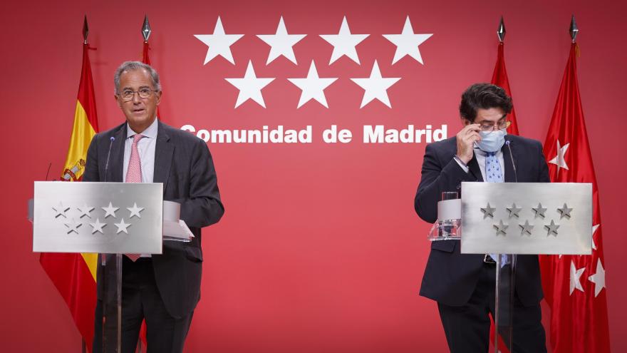 Plano de los dos consejeros en los atriles