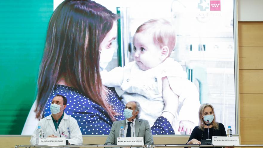 Enrique Ruiz Escudero durante la presentación de un tratamiento celular pionero en el mundo para prevenir el rechazo en trasplantes