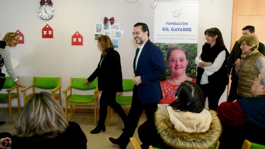 El consejero Javier Fernández-Lasquetty durante su visita la Fundación Gil Gayarre