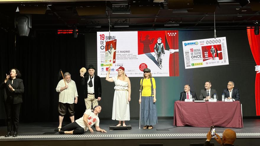 El consejero Mariano de Paco Serrano en la presentación de la Bienal de Teatro de la ONCE