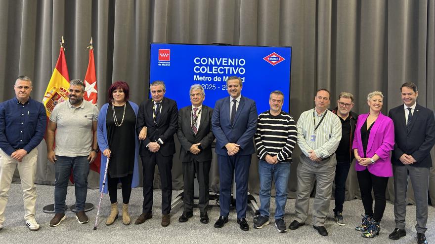El consejero Jorge Rodrigo firma el nuevo convenio colectivo de los trabajadores de Metro de Madrid