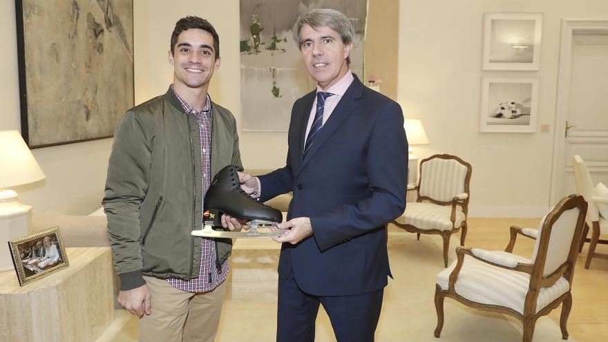 Garrido recibe la visita del patinador madrileño Javier Fernández