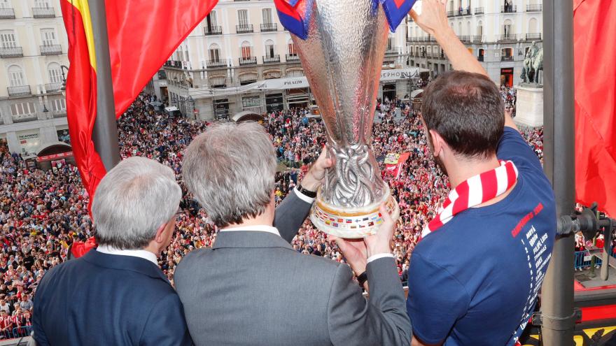 Garrido felicita a un Atlético de Madrid campeón, tras proclamarse ganador de la Europa League y de la Liga Femenina