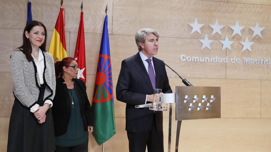 El presidente de la Comunidad de Madrid, Ángel Garrido, conmemorando el Día Internacional del Pueblo Gitano
