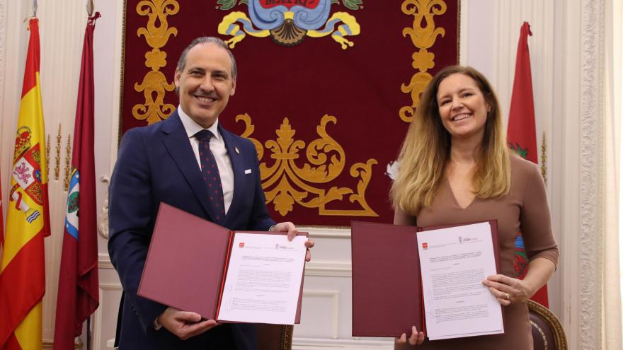 La consejera Ana Dávila durante la firma de un convenio con el Ilustre Colegio de la Abogacía de Madrid