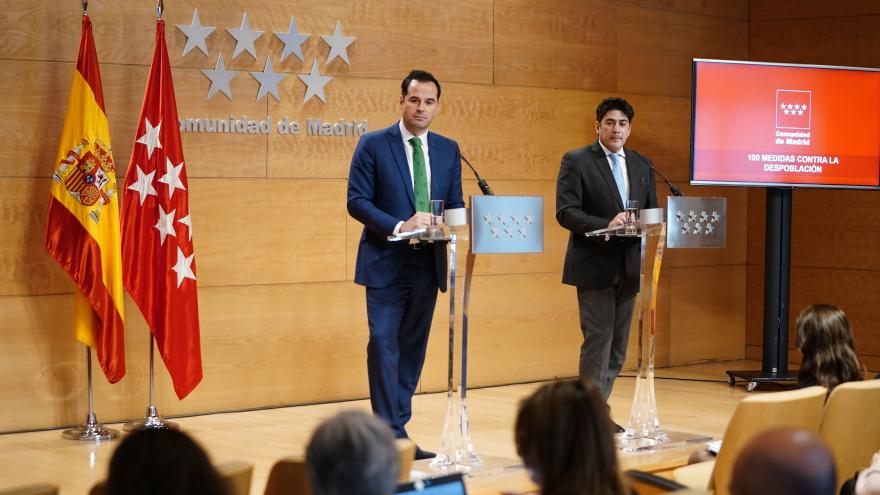 Ignacio Aguado y David Pérez tras Consejo de Gobierno