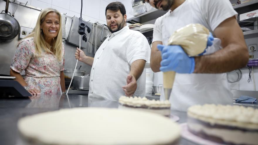 Rocío Albert visita la pastelería La Oriental y presenta el programa Comercios con Solera 1