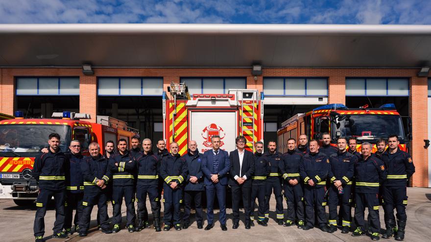 El consejero Carlos Novillo durante su visita al Parque de bomberos de Fuenlabrada