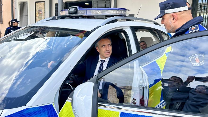 El consejero Carlos Novillo durante la presentación de la nueva Asociación de Policías Locales de Daganzo de Arriba, Ajalvir y Cobeña