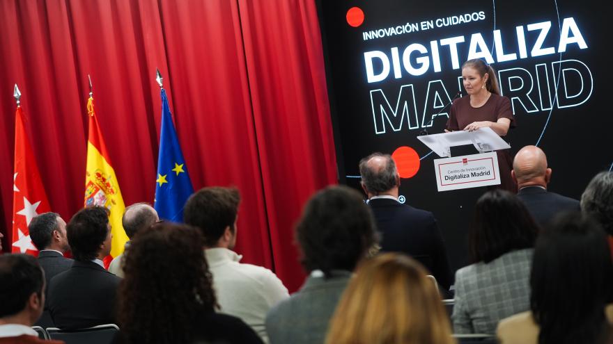 Los consejeros Miguel López-Valverde y Ana Dávila en la jornada Innovación digital en el ámbito de los cuidados